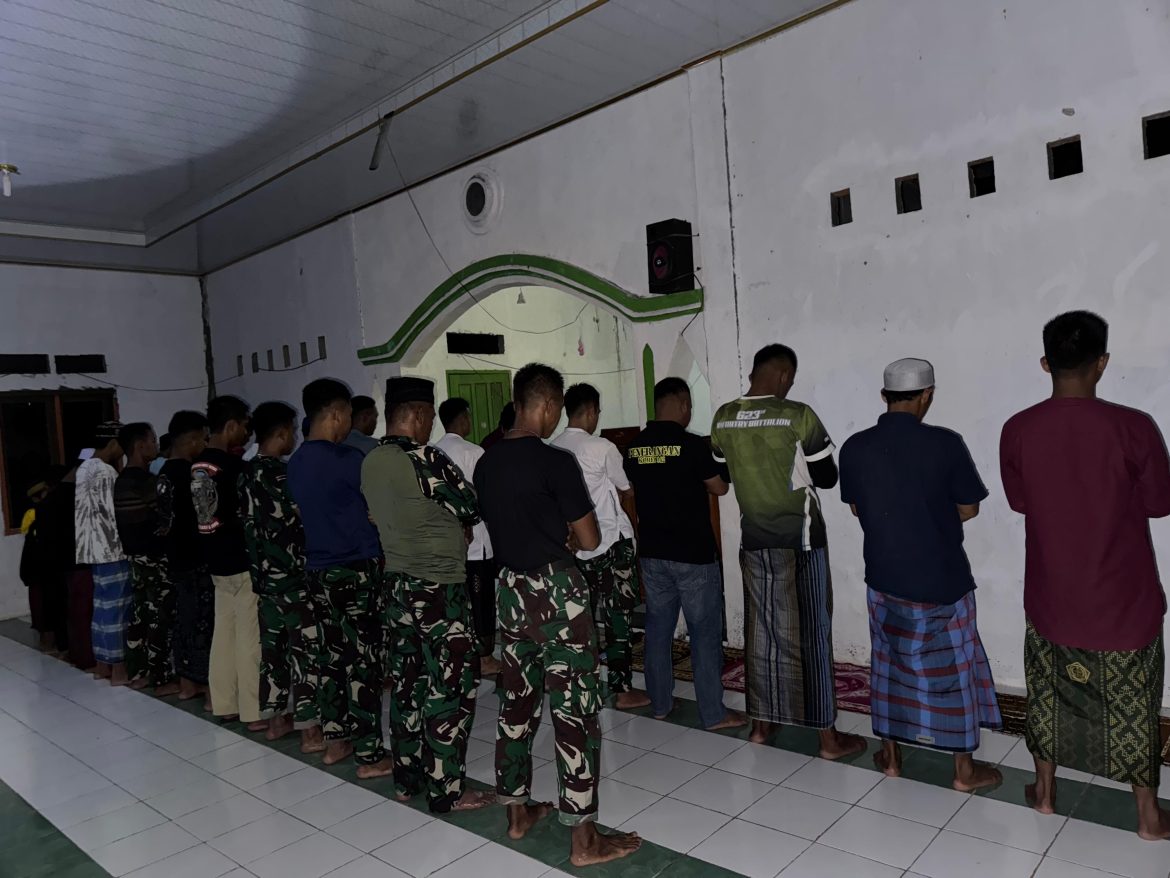 Satgas TMMD Dan Warga Benggaulu Berbuka Puasa Bersama, Dilanjutkan Sholat Magrib Berjamaah