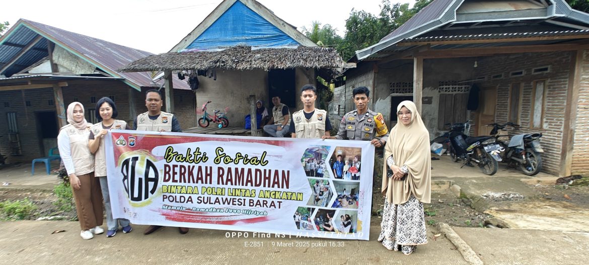 Bintara Polri Lintas Angkatan Sulbar Bagikan Sembako Berkah Ramadhan Untuk Warga Mamuju