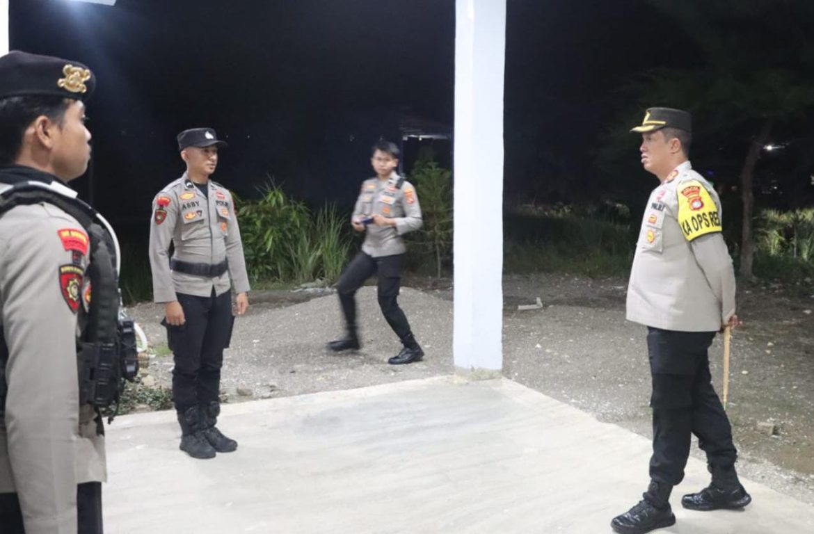 Kapolres Pasangkayu Pantau Keamanan Shalat Tarawih di Mesjid Kota Pasangkayu