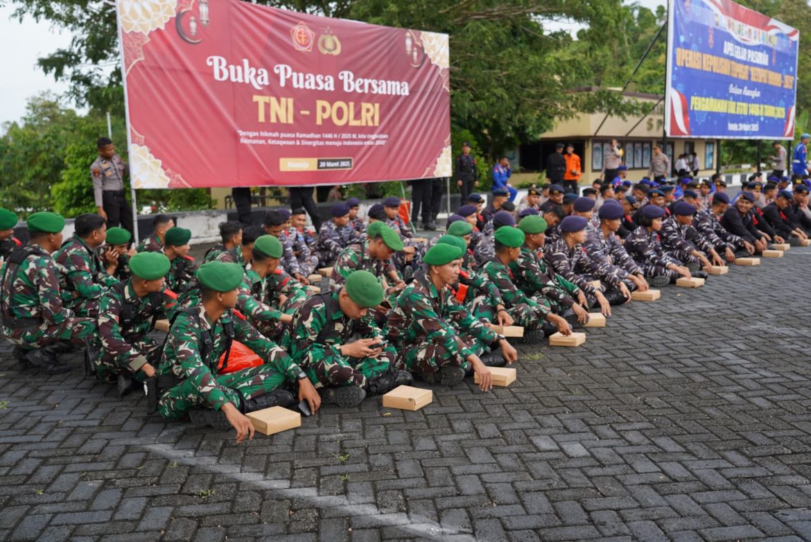 Silaturahmi Ramadan: Polda Sulbar dan TNI Perkuat Sinergitas di Momen Buka Puasa Bersama