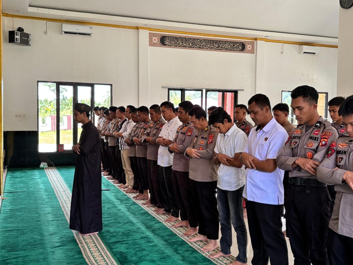 Polres Mamuju Tengah Gelar Shalat Ghaib Untuk Personil Bhayangkara Polda Lampung Yang Gugur Dalam Tugas