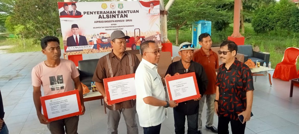 Anggota DPR RI Agus Ambo Djiwa Bagikan Alsintan untuk Warga Kabupaten Pasangkayu