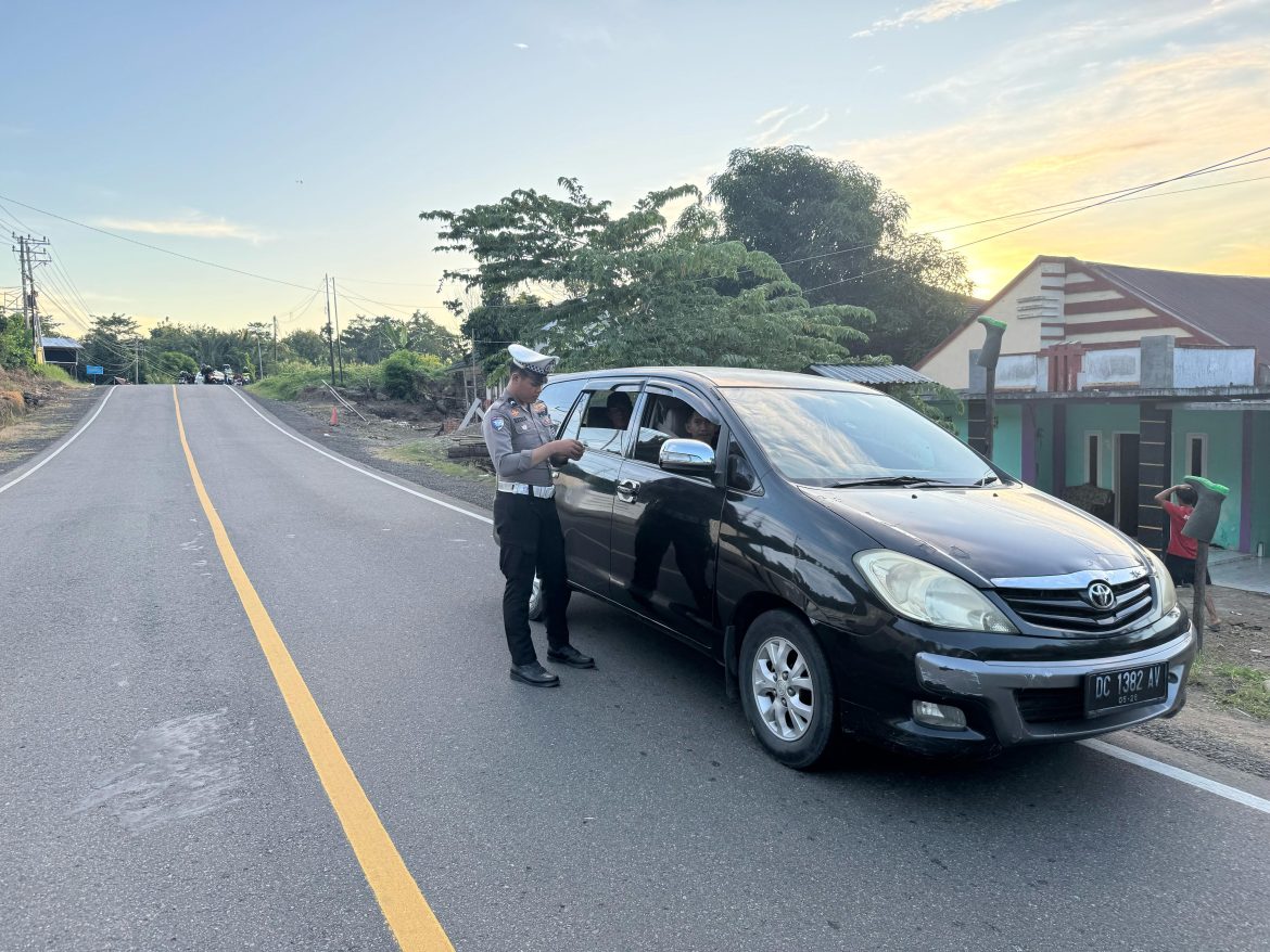 Sat PJR Polda Sulbar Gelar Razia, Petugas Tilang 10 Kendaraan