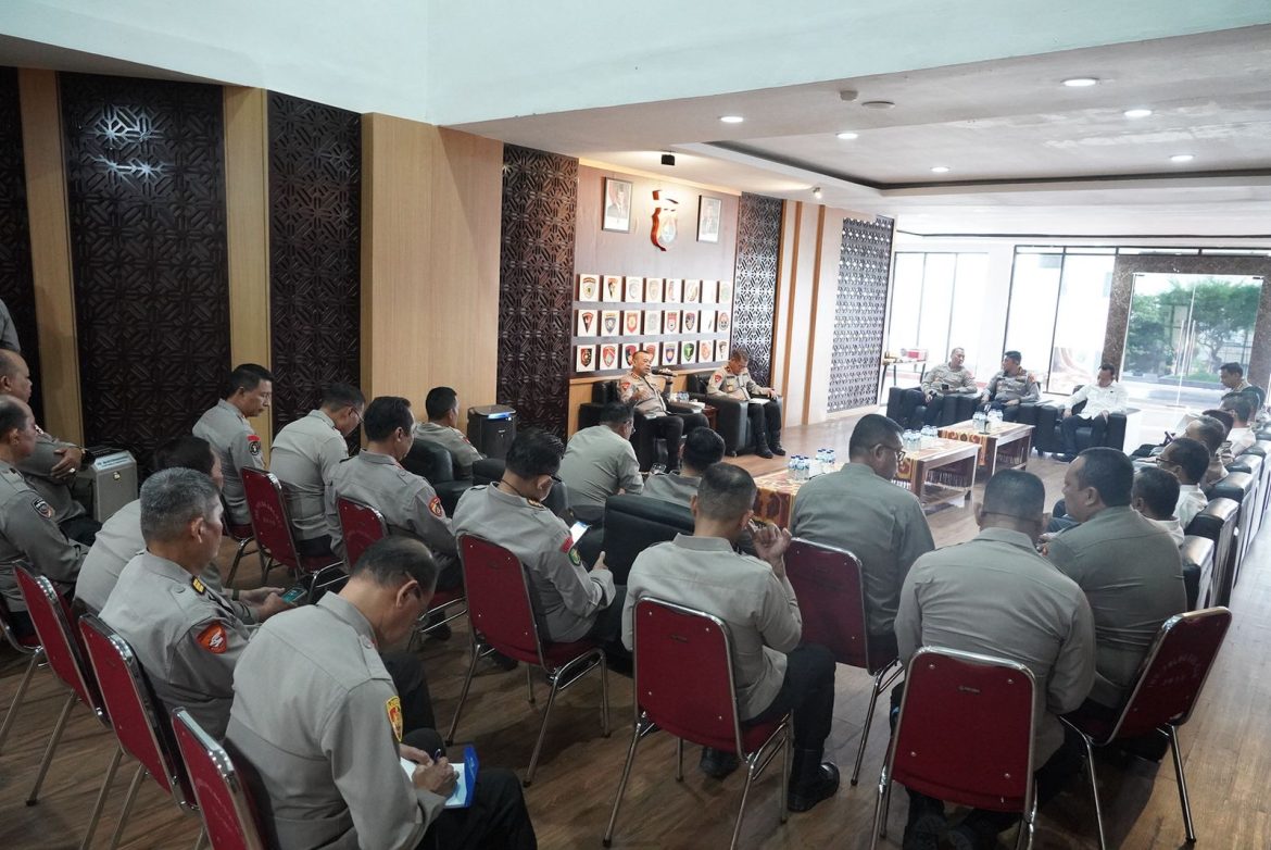 Kapolda Sulbar Pimpin Evaluasi Kinerja, Fokus pada Penguatan Tugas dan Pengamanan May Day