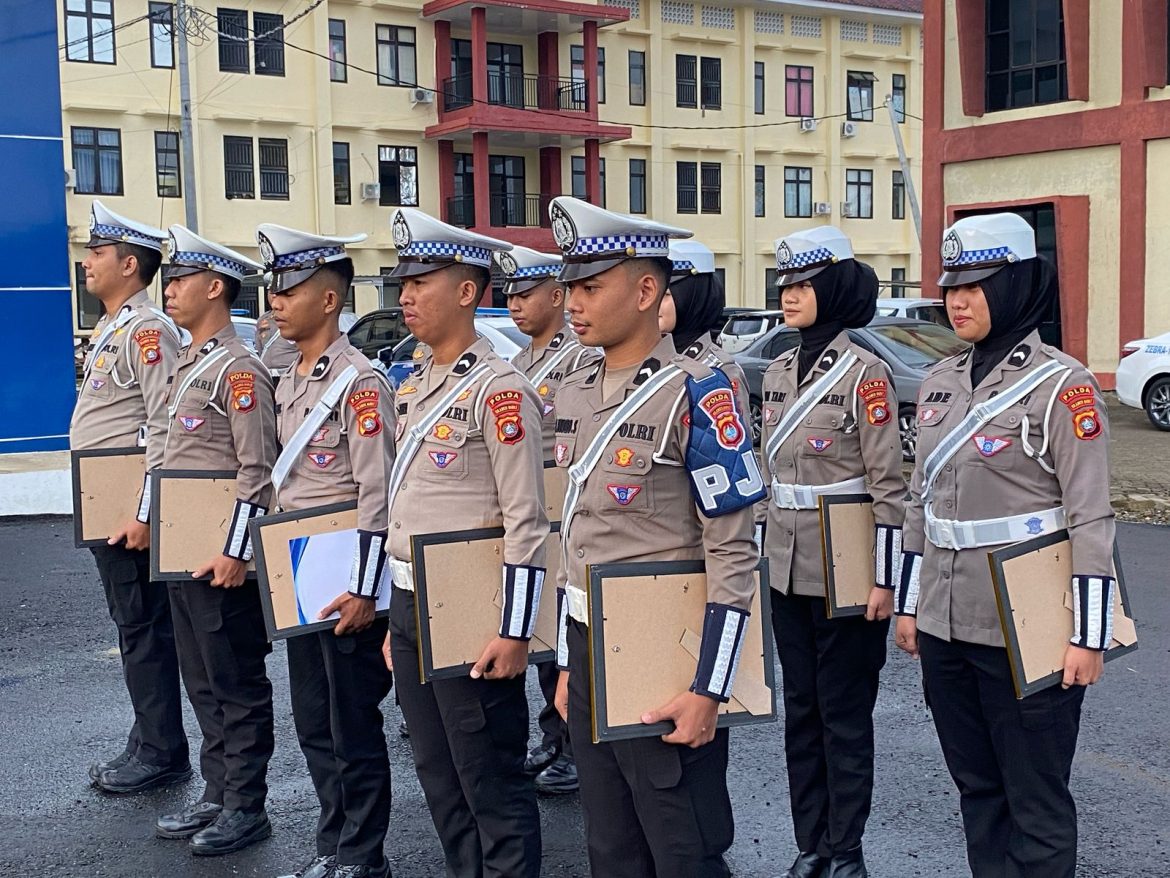 Apresiasi Tanpa Batas, Dirlantas Polda Sulbar Ganjar Personel Berprestasi