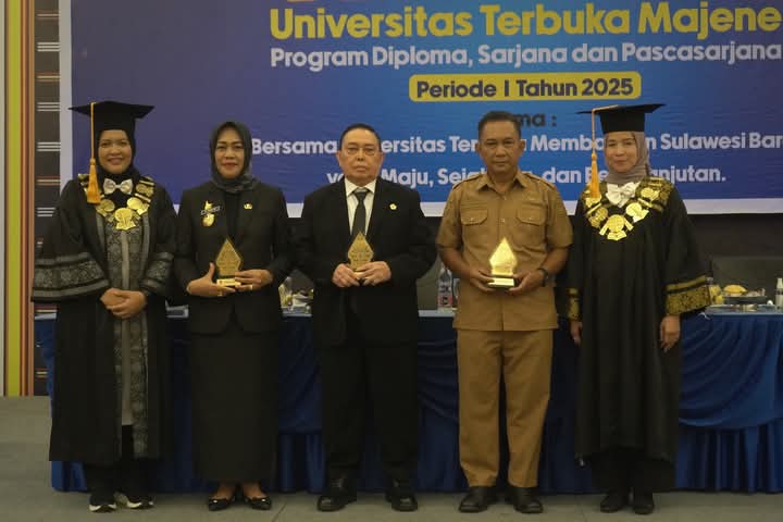 Wakil Gubernur Sulbar Hadiri Wisuda Universitas Terbuka Majene Periode I Tahun 2025