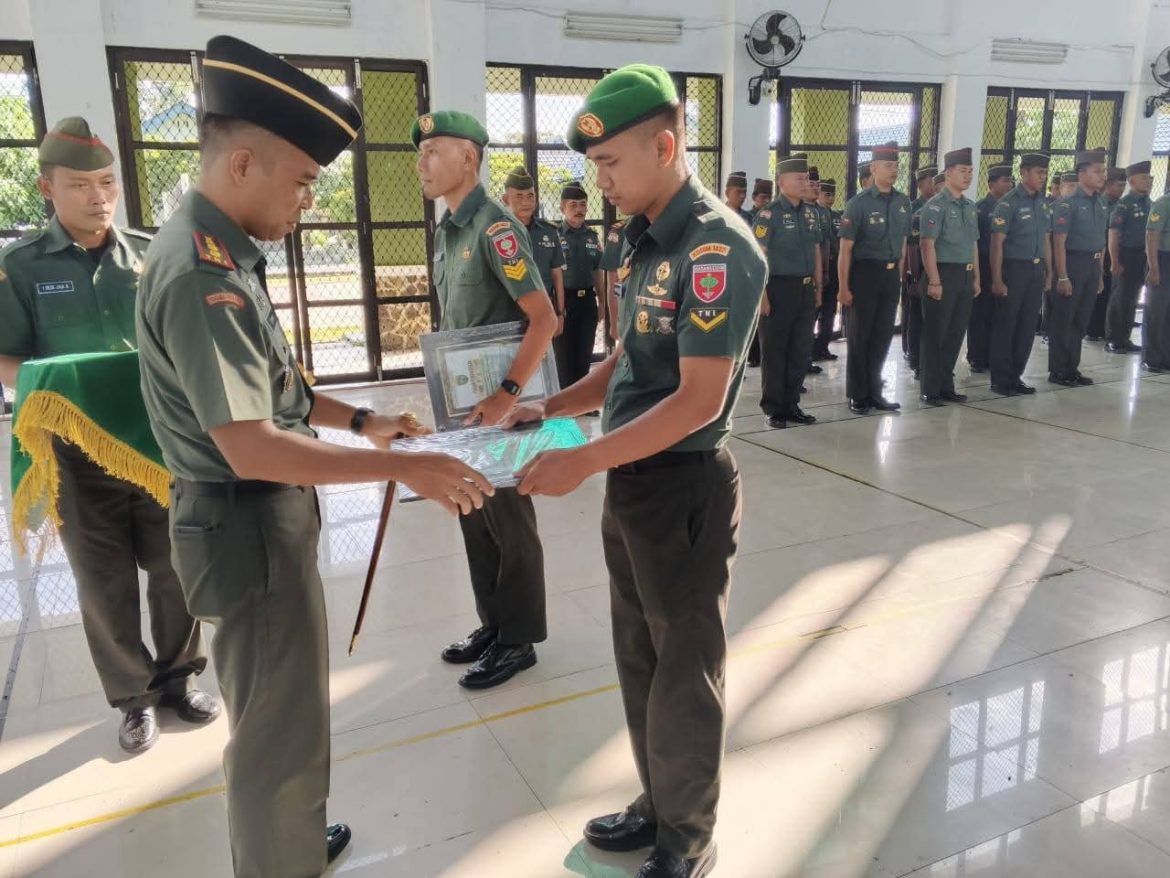 Tangis Haru Iringi Kepindahan Dua Prajurit Terbaik