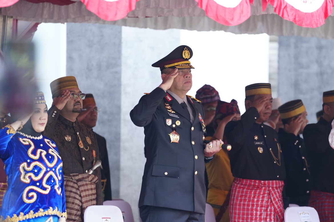 Kapolda Sulbar Hadir dalam Upacara Hardiknas, Tunjukkan Sinergi Jaga Kualitas Pendidikan
