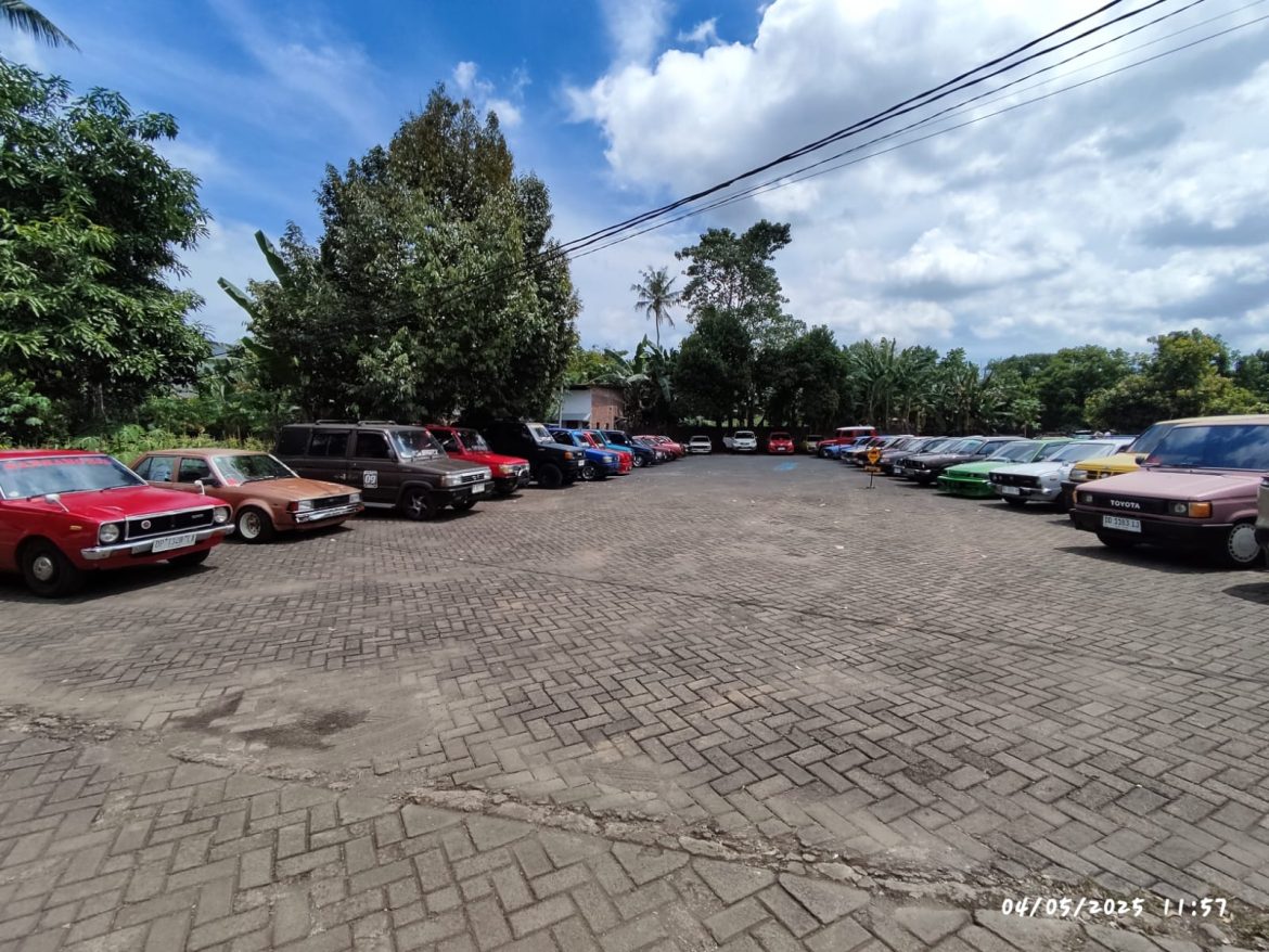 Ratusan Kendaraan Retro Ramaikan Kopdargab dan Halalbihalal Komunitas Retro Classic Sulsel