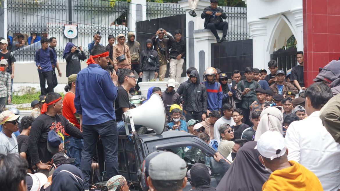 Demo Tolak Tambang Pasir Karossa Berlangsung Damai hingga Malam