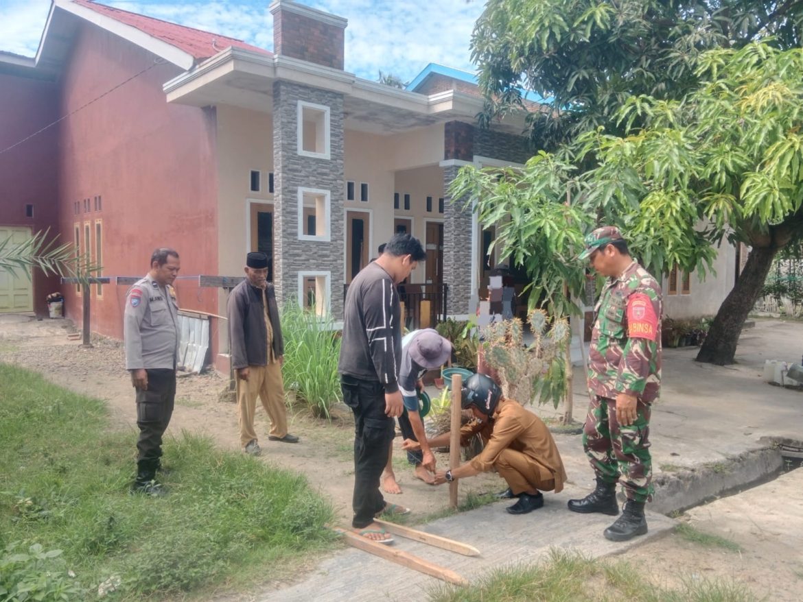 Sinergitas TNI-Polri: Bhabinkamtibmas Subsektor Mapilli dan Babinsa Selesaikan Masalah Batas Tanah Warga Lewat Pendekatan Problem Solving