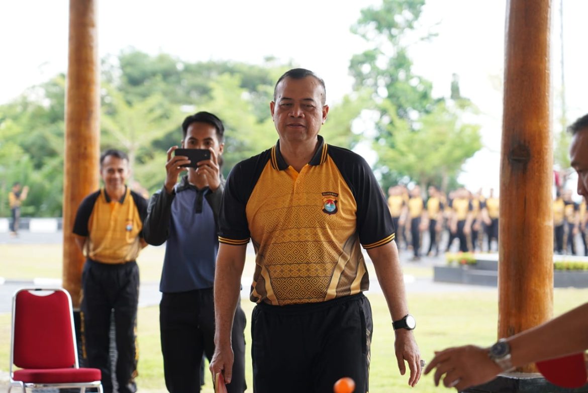 Olahraga rutin Polda Sulbar: Pilar Kebugaran, Jembatan Pelayanan Prima