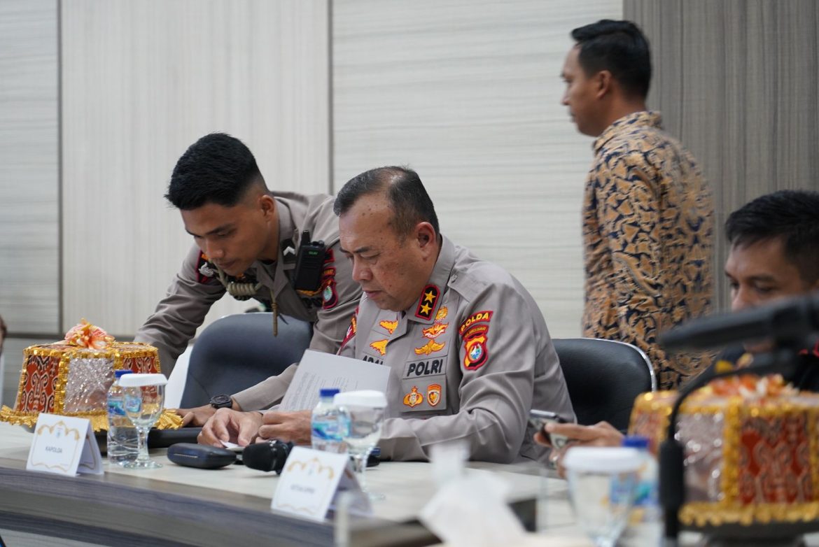 Kapolda Hadiri Rakor Forkopimda: Sinergi Ciptakan Iklim Investasi dan Usaha yang Sehat di Sulbar