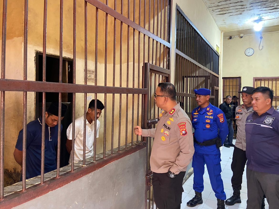Cek Ruang Tahanan, Kapolres Pastikan Keamanan Dan Kondisi Kesehatan Para Tahanan