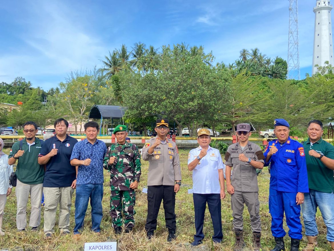 Kapolres Pasangkayu Hadiri Penanaman Mangrove untuk Pelestarian Pesisir