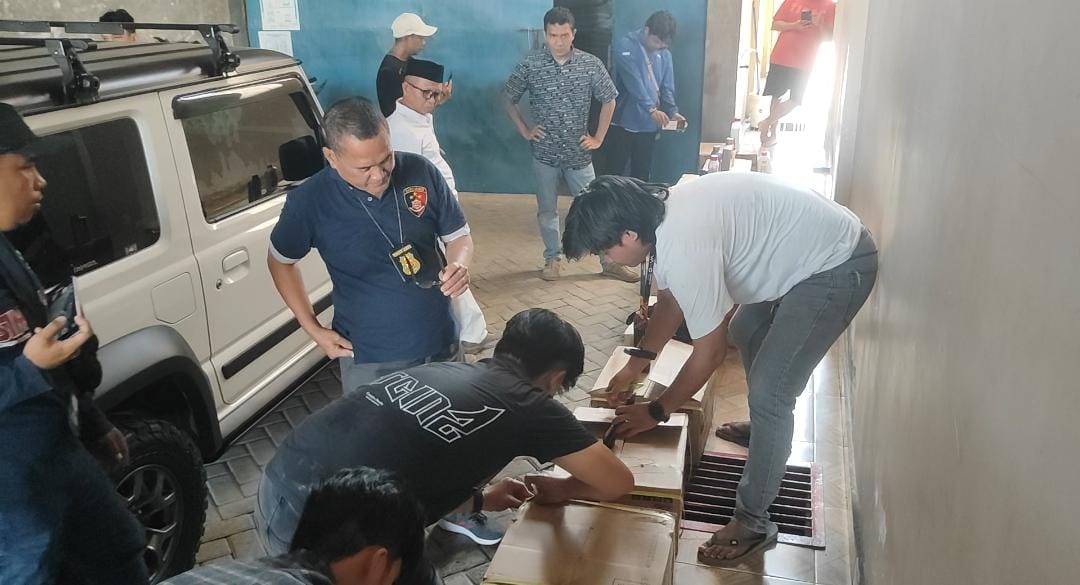 Tingkatkan Kontrol, Polda Sulbar Bongkar Gudang Oli Ilegal