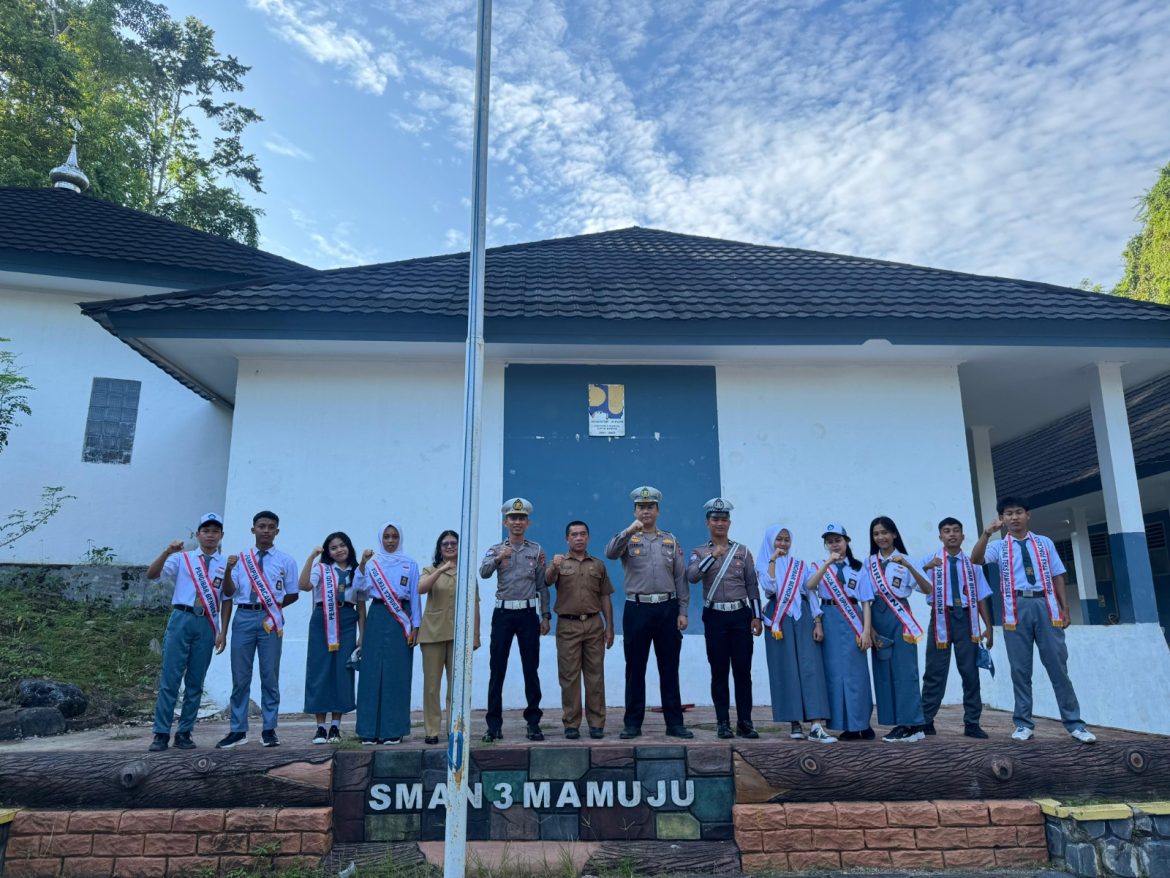 AKP Febrian Ajak Siswa Tertib di Jalan Raya