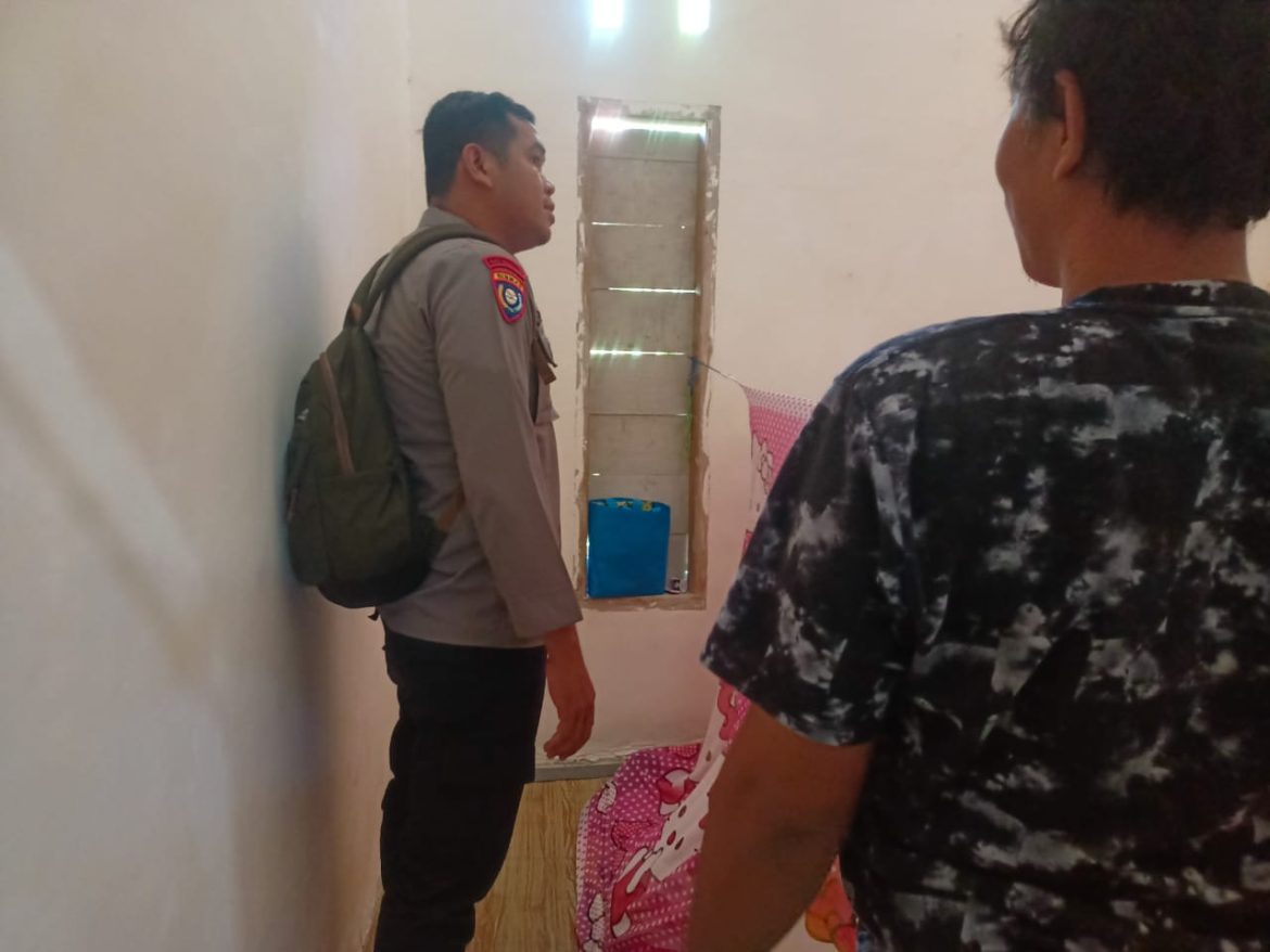 Polsek Tapango Polres Polman Mendatangi TKP Dugaan Tindak Pidana Pencurian Uang di Rumah Warga Desa Banato Rejo