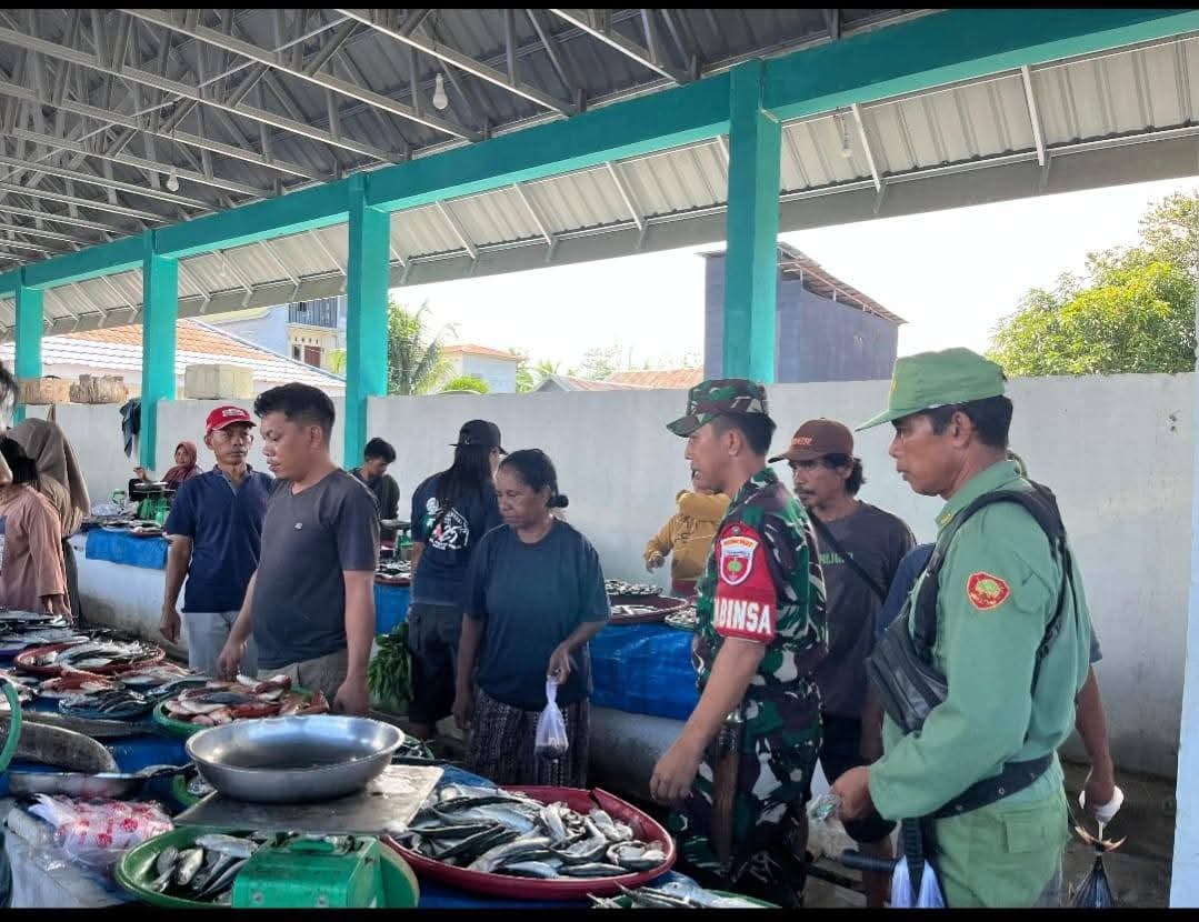 Babinsa Koramil 03 Baras Kunjungi Pasar Lilimori, Jalin Sinergi dengan Warga