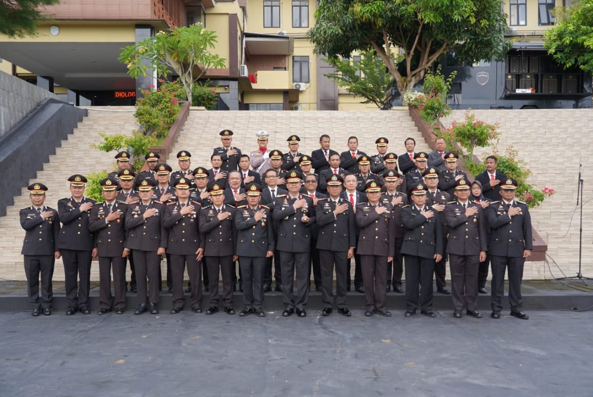 Polda Sulbar Gelar Upacara Khidmat Peringatan Hari Lahir Pancasila