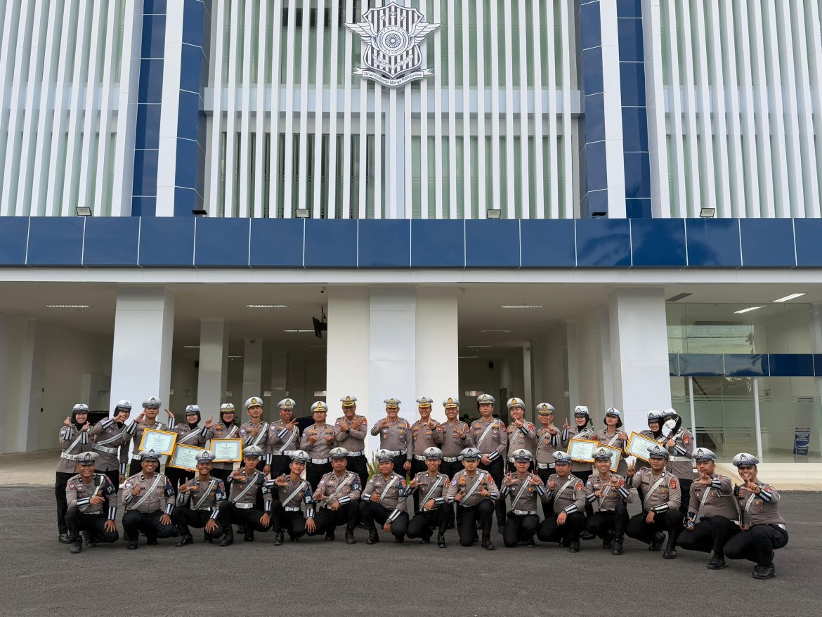 Dorong Kinerja Optimal, Dirlantas Polda Sulbar Beri Reward Personel Berprestasi 