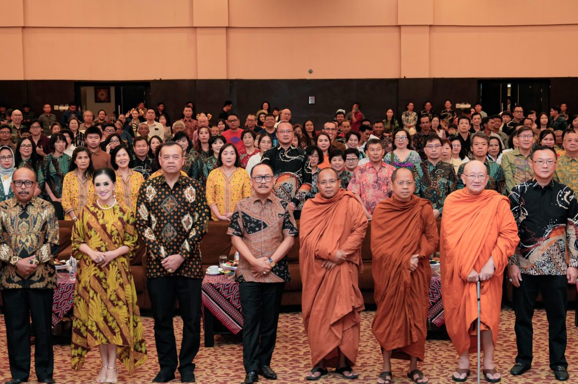 Waisak 2025: Polri dan Masyarakat Bersatu dalam Harmoni di Sulbar