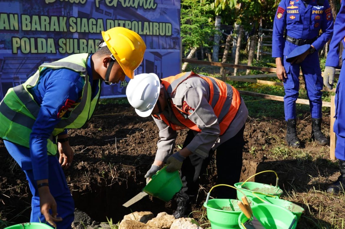 Irjen Pol. Adang Ginanjar Letakkan Batu Pertama Barak Polairud