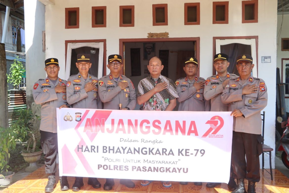 Kapolres Pasangkayu Beserta Bhayangkari, Anjangsana Berikan Tali Asih Kepada Purnawirawan dan Warakawuri