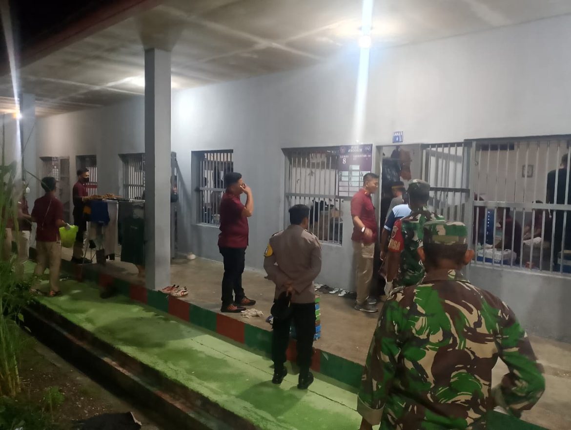 Rutan Pasangkayu Gelar Razia Gabungan, Pastikan Blok Hunian Bebas Barang Terlarang