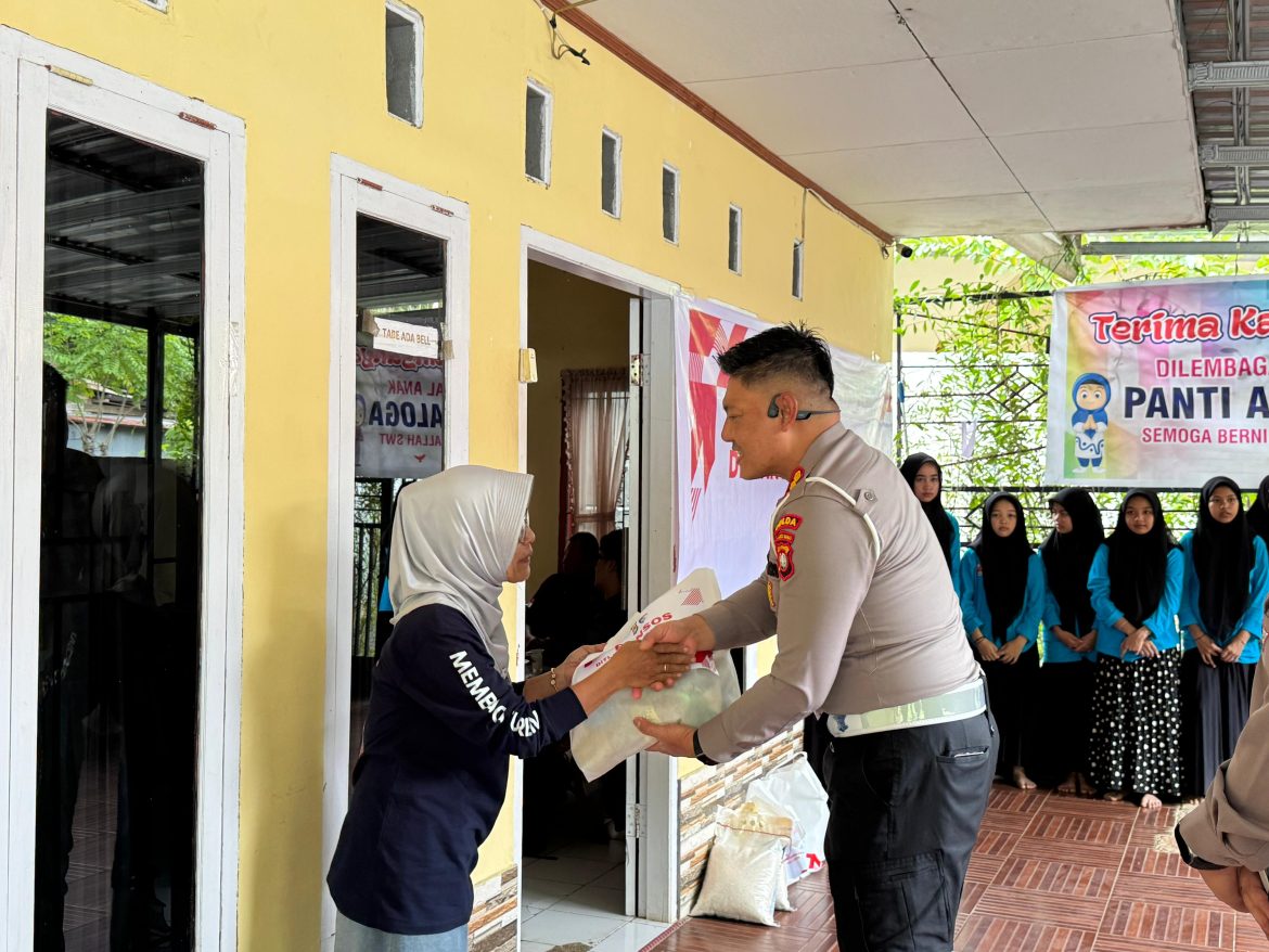 Dirlantas Polda Sulbar Berbagi Kasih dan Edukasi di Hari Bhayangkara ke-79