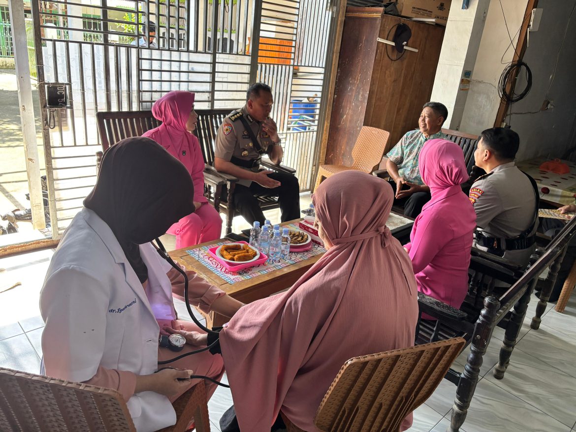 Polda Sulbar Hormati Jasa Purnawirawan di Mamuju