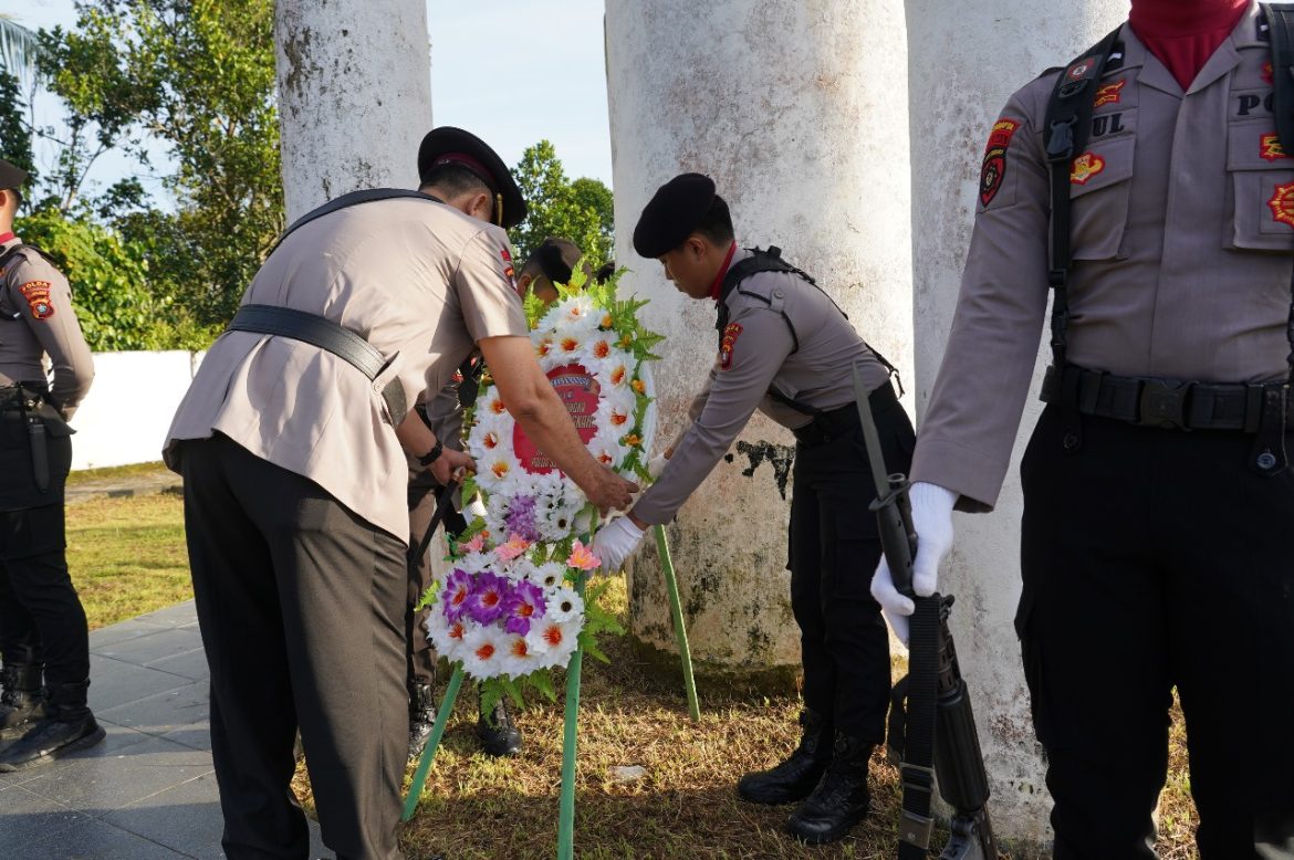 Polda Sulbar Tabur Bunga, Doakan Pahlawan Bangsa di Hari Bhayangkara