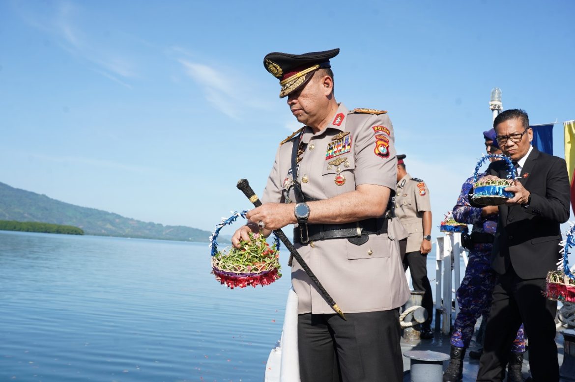 Penghormatan di Laut: Polda Sulbar Kenang Jasa Pahlawan Polairud