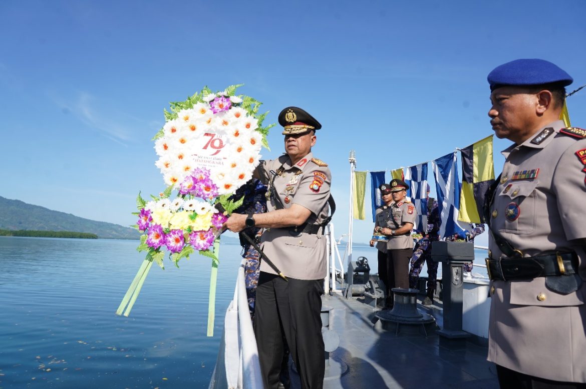 Kapolda Sulbar Pimpin Upacara Tabur Bunga, Hargai Pengorbanan Pahlawan Laut