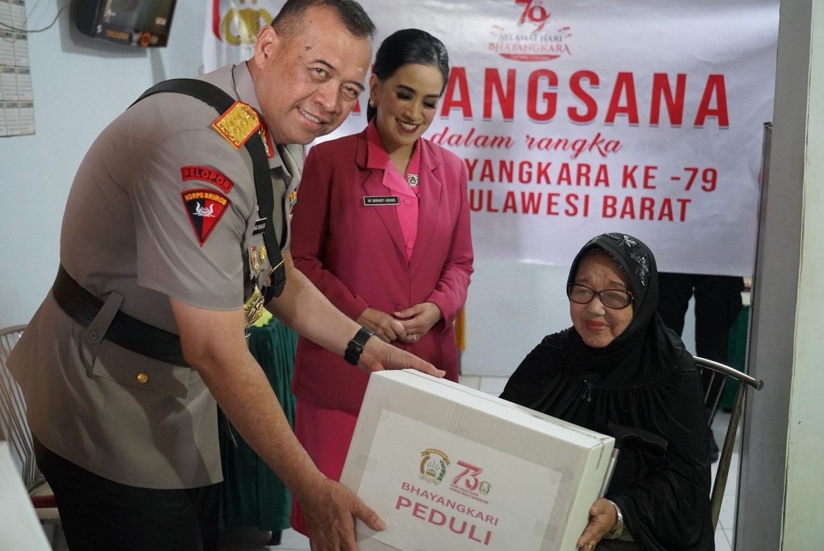 Hormat dan Solidaritas, Kapolda Sulbar Kunjungi Purnawirawan Semarak Peringatan HUT Bhayangkara ke-79