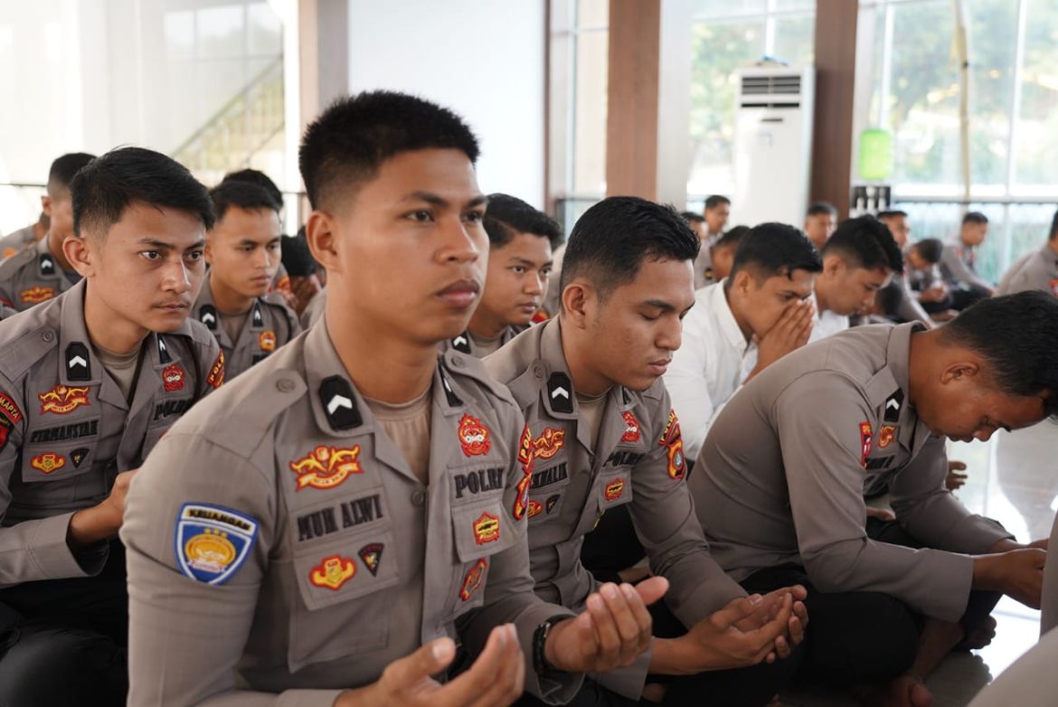 Kapolda Sulbar Ajak Personel Perkuat Iman dan Integritas Lewat Dzikir Hari Bhayangkara
