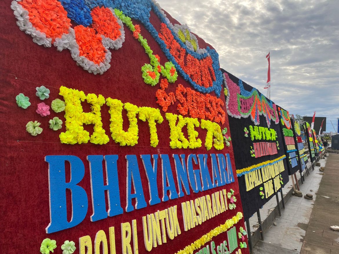 HUT Bhayangkara, Polda Sulbar Disambut Simbol Kasih Masyarakat