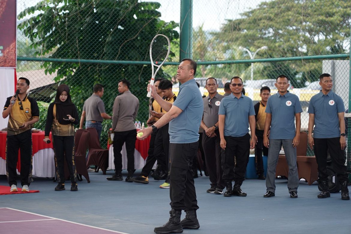 Kapolda Sulbar Pukul Bola Pertama, Tanda Turnamen Dimulai