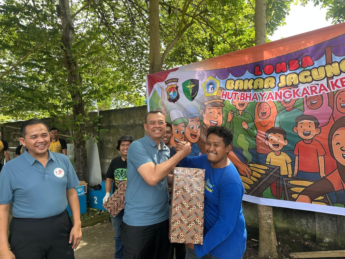 Lomba Bakar Jagung Meriahkan HUT Bhayangkara di Polda Sulbar