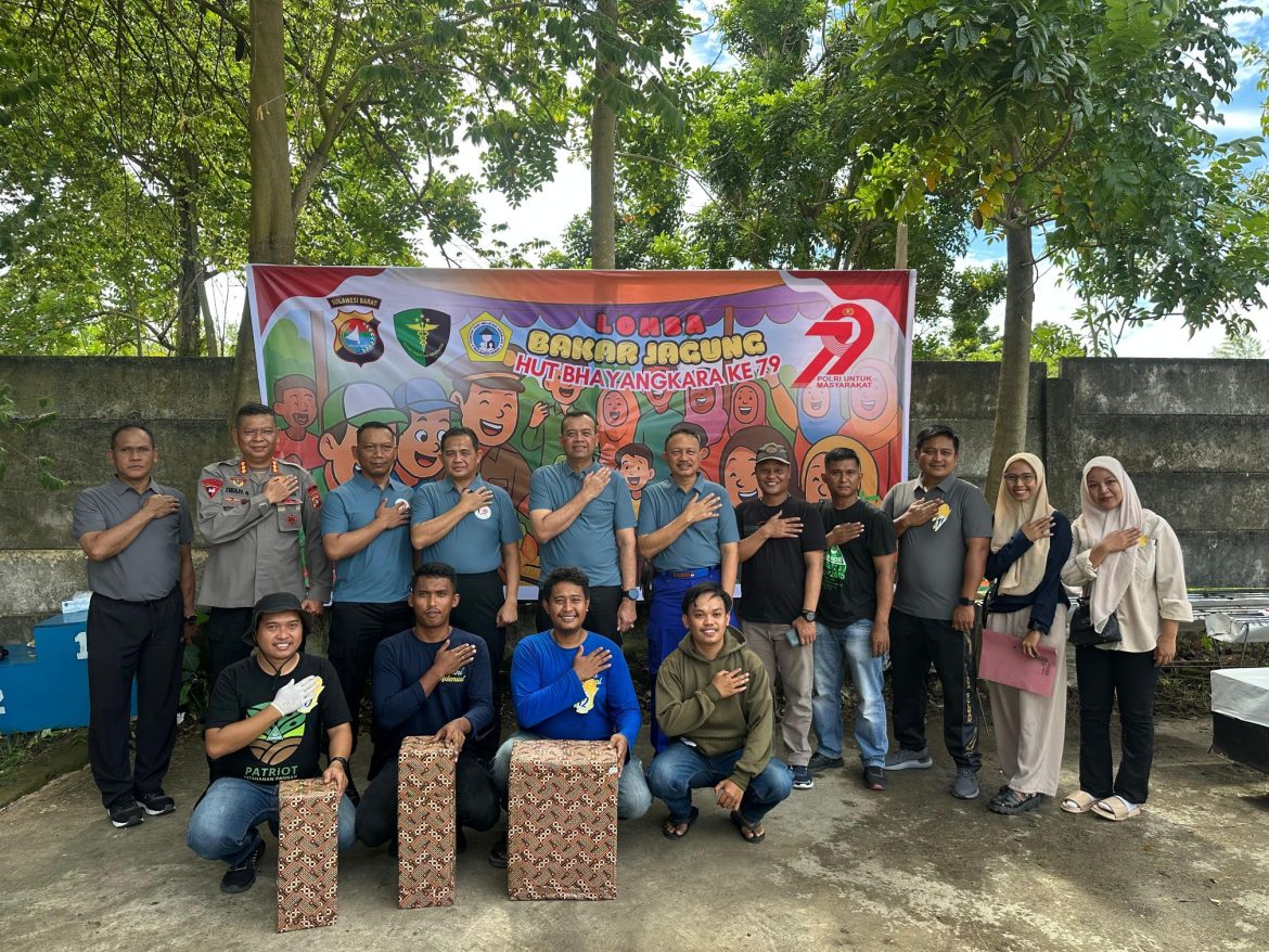 Serunya Lomba Bakar Jagung, Meriahkan HUT Bhayangkara ke-79 di Polda Sulbar