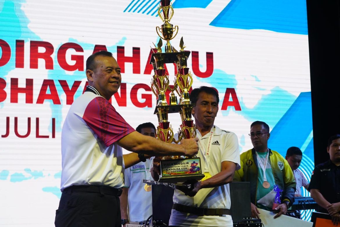 Malam Bhayangkara Meriah: Warga Terhibur, Hadiah Dibagikan