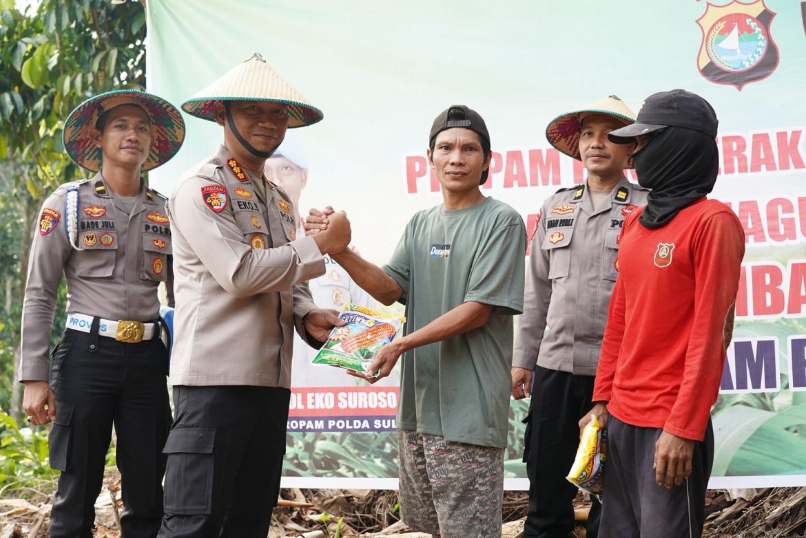 Sulbar Hijau: Propam Polda Sulbar Serahkan Bibit Jagung