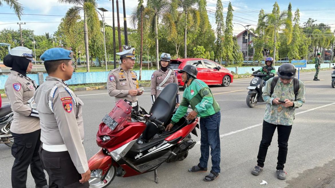 Tegas Tapi Rama: Ditlantas Polda Sulbar Sapa Pengendara Di Oprasi Patuh Marano