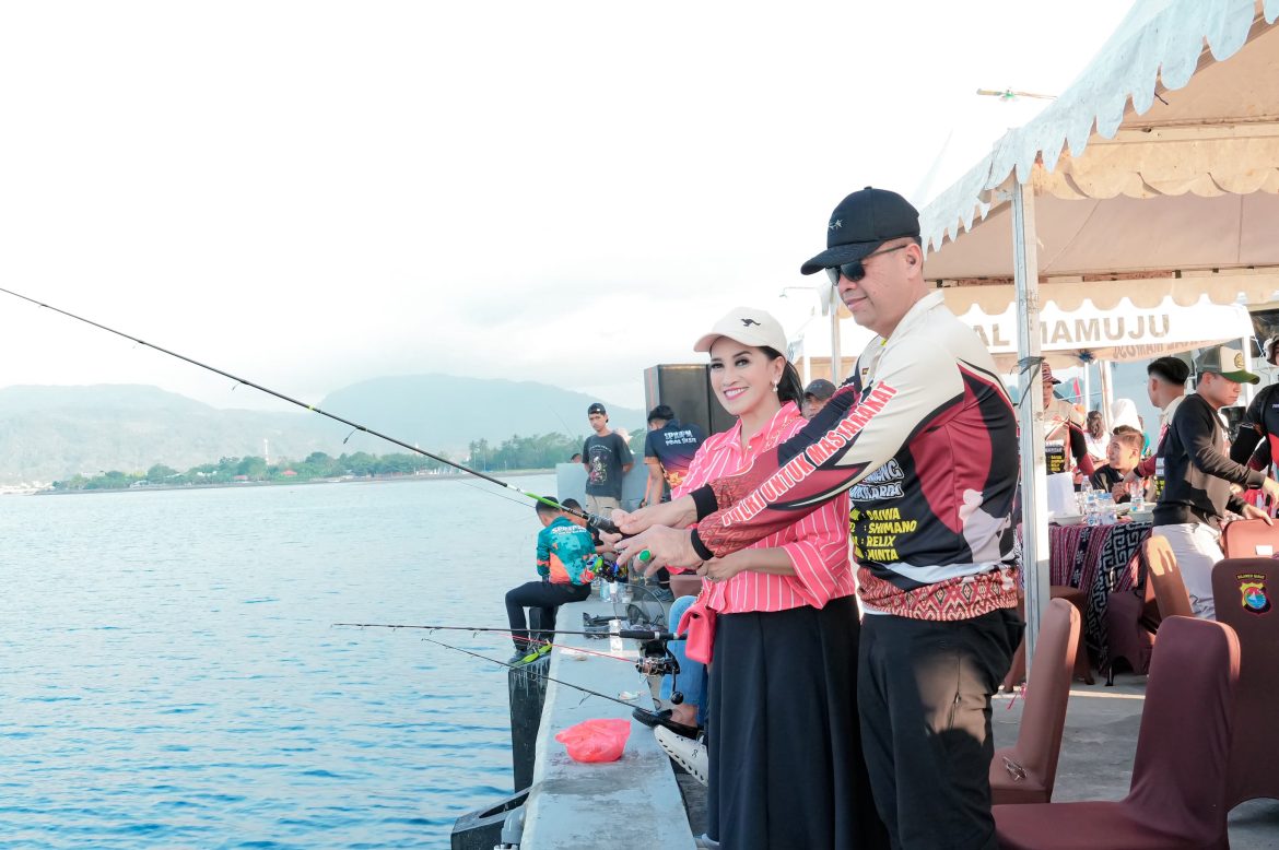 Hari Bhayangkara ke 79 Kapolda Sulbar Ajak Masyarakat Mancing Bareng di Pelabuhan Lanal Mamuju