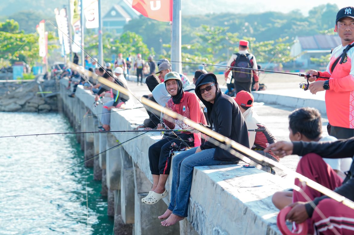 Penuh Keceriaan! Kapolda Sulbar Gelar Lomba Mancing Untuk Dekatkan Polri dan Warga