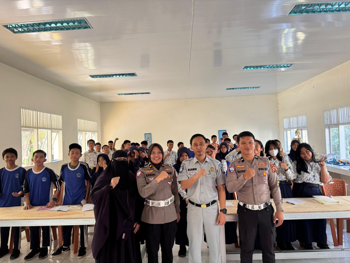 Ditlantas Polda Sulbar Peringati Hari Anak Nasional Lewat Sosialisasi Keselamatan Berlalu Lintas