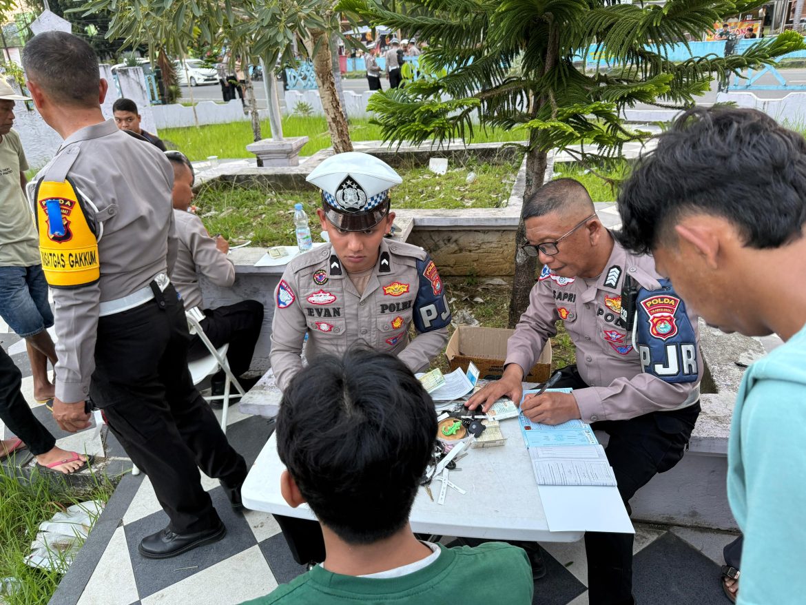 Operasi Patuh: 27 Pelanggaran Ditindak, Polda Sulbar Padukan Penindakan dan Edukasi Keselamatan Berkendara