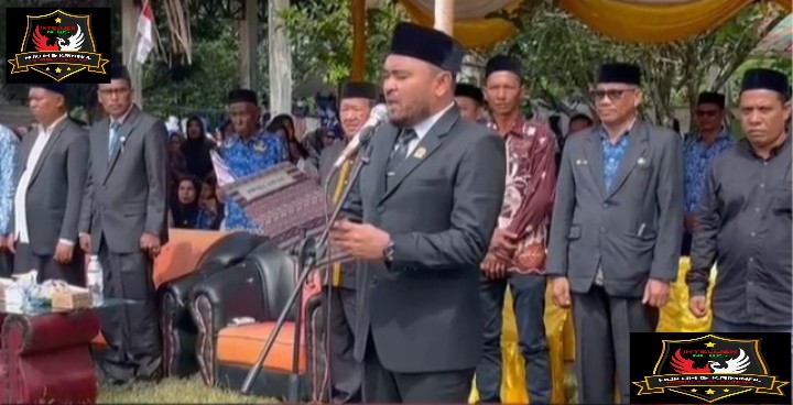 Ahmad Yani Bacakan Teks Proklamasi di Woyla Barat: Janji Kemerdekaan Disuarakan dengan Khidmat.