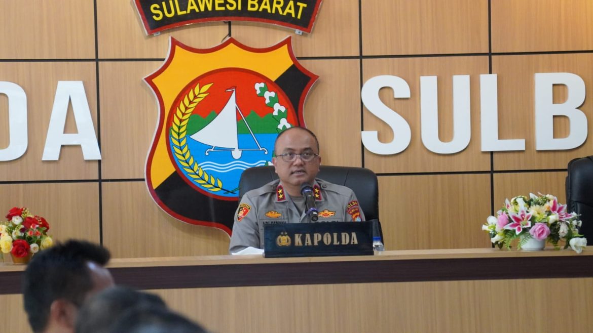 Kapolda Sulbar Perintahkan Jajaran Tingkatkan Strategi Pengamanan Unjuk Rasa untuk Cegah Anarkisme