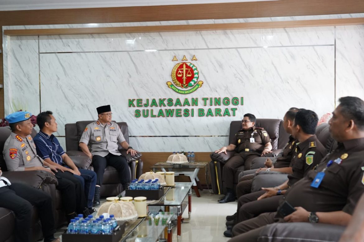 Kapolda Sulbar Gencarkan Silaturahmi, Perkuat Kekuatan dengan Kejati untuk Penegakan Hukum Bermartabat